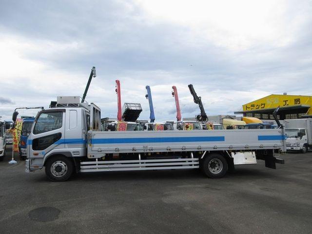 ファイター 　増ｔ車　ワイドキャビンベット付　パブコ　ワイドロング　３方開アルミ平　床板張り　後輪エアサスメッキグリル　フロントバンパーアルミホイール　シートデッキ　荷台寸法長６７００幅２３９０高６００（後４６０）（8枚目）
