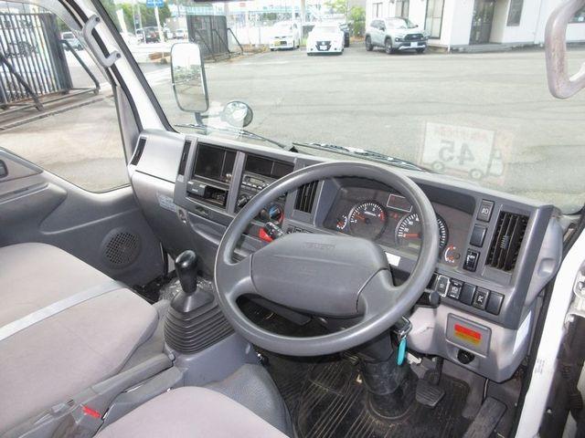 エルフトラック 　ショートボディタイプ　４ＷＤ　タダノ３段ラジコンフックイン　クレーン同年式　２．５３ｔ吊り　床フック２×３（15枚目）