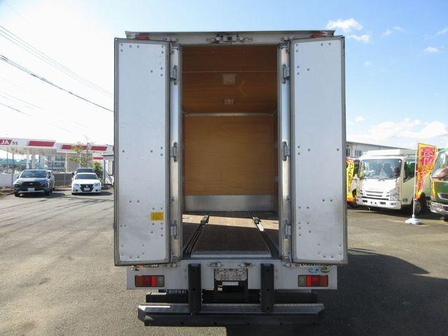 エルフトラック 　アルミバン　フルフラットロー　床板張り　左右サイドドア（スライド式）　ラッシングレール　内フック　ジョロダーレール　リヤドア４枚開き荷台内寸／長３３３０幅１６６０高１８２０（11枚目）