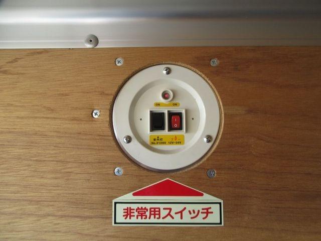 エルフトラック 　アルミバン　フルフラットロー　床板張り　左右サイドドア（スライド式）　ラッシングレール　内フック　ジョロダーレール　リヤドア４枚開き荷台内寸／長３３３０幅１６６０高１８２０（19枚目）