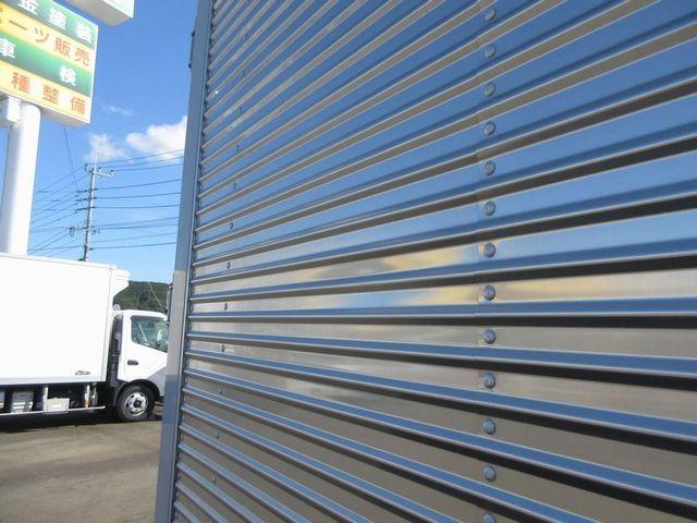 エルフトラック 　アルミバン　フルフラットロー　床板張り　左右サイドドア（スライド式）　ラッシングレール　内フック　ジョロダーレール　リヤドア４枚開き荷台内寸／長３３３０幅１６６０高１８２０（22枚目）