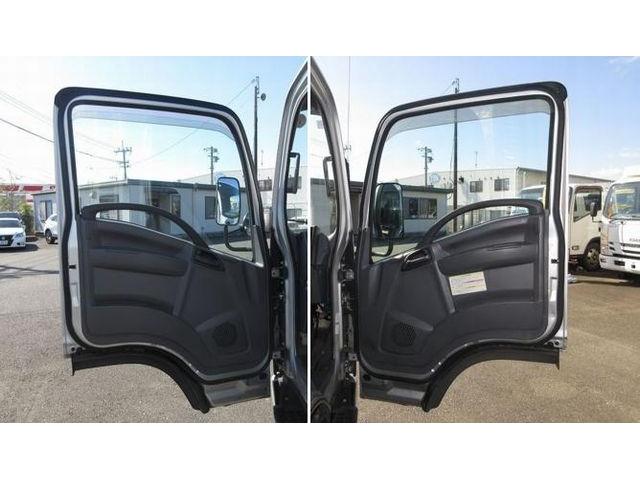 エルフトラック 　アルミバン　フルフラットロー　床板張り　左右サイドドア（スライド式）　ラッシングレール　内フック　ジョロダーレール　リヤドア４枚開き荷台内寸／長３３３０幅１６６０高１８２０（28枚目）