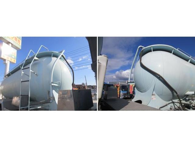 ギガ 　粉粒体運搬車　マンホール２カ所　３槽式　バラセメント　積載容積１２立米　ＰＴＯポンプ付（15枚目）