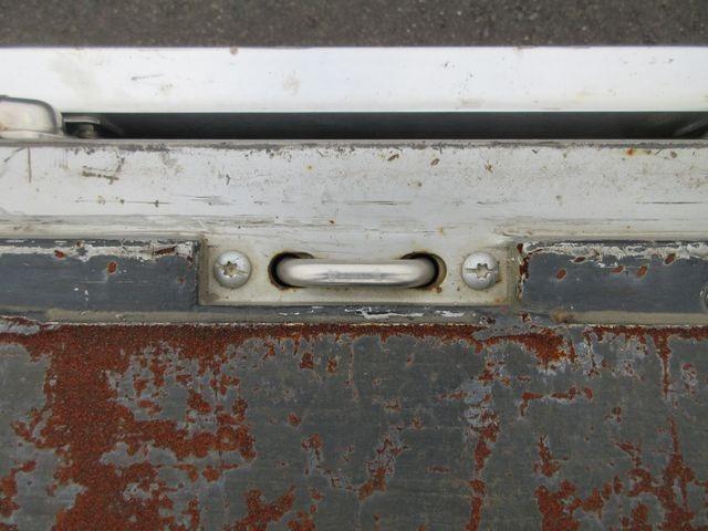 フォワード 　新明和跳ね上げ式パワーゲート付ワイドアルミ平　エアサス　アオリ５方開　ラッシングレール１段　引出し式フック１１対　ゲート昇降質量１０００ｋｇ　ゲート寸法　縦１５５０×横２４００（17枚目）