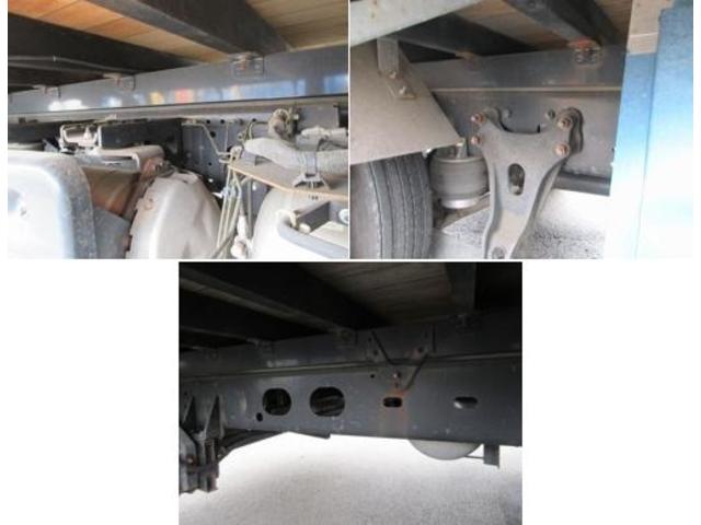 フォワード 　新明和跳ね上げ式パワーゲート付ワイドアルミ平　エアサス　アオリ５方開　ラッシングレール１段　引出し式フック１１対　ゲート昇降質量１０００ｋｇ　ゲート寸法　縦１５５０×横２４００（31枚目）