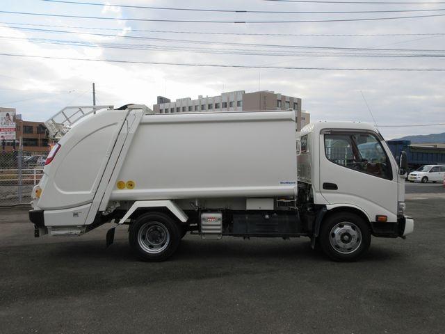 デュトロ 　新明和製プレス式パッカー車　容積５．４立米　積載３１５０ｋｇ　連続スイッチ　汚水タンクステンレス（11枚目）