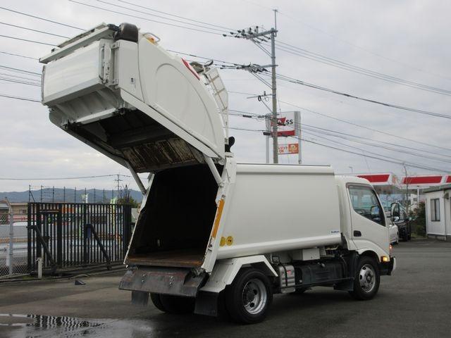 デュトロ 　新明和製プレス式パッカー車　容積５．４立米　積載３１５０ｋｇ　連続スイッチ　汚水タンクステンレス（15枚目）