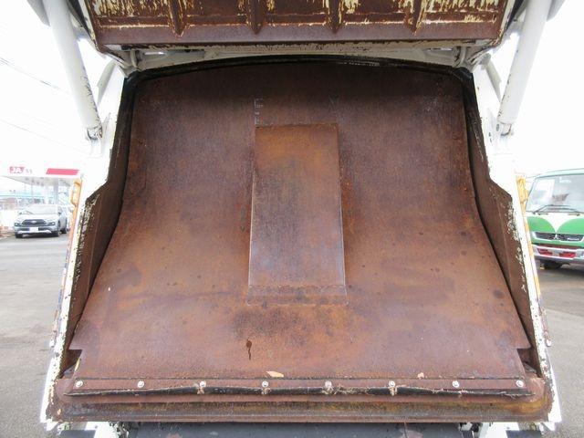 デュトロ 　新明和製プレス式パッカー車　容積５．４立米　積載３１５０ｋｇ　連続スイッチ　汚水タンクステンレス（17枚目）