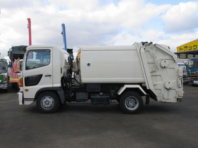 ヒノレンジャー 　上物新明和製回転板式パッカー車　容積６．４立米　汚水タンク付き　スペア吊り欠　連続切り替えスイッチ付き　緊急停止ボタン及び緊急停止スイッチ付き　オートマ　床後方鉄板２重張り（10枚目）