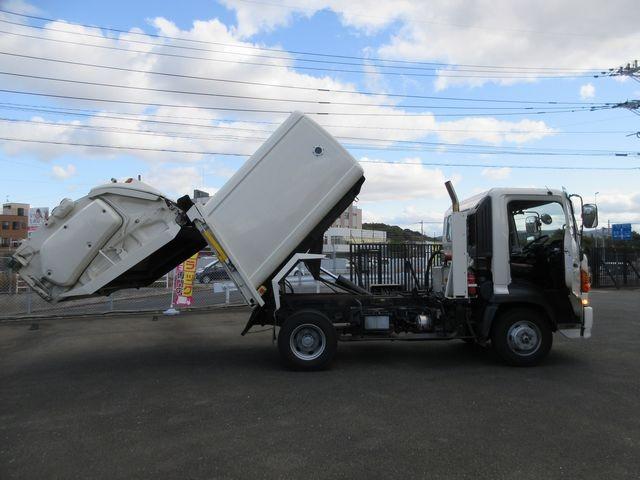 ヒノレンジャー 　上物新明和製回転板式パッカー車　容積６．４立米　汚水タンク付き　スペア吊り欠　連続切り替えスイッチ付き　緊急停止ボタン及び緊急停止スイッチ付き　オートマ　床後方鉄板２重張り（16枚目）