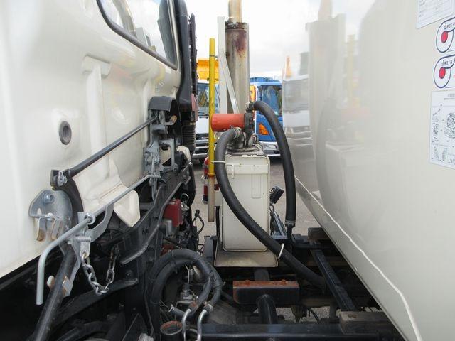 ヒノレンジャー 　上物新明和製回転板式パッカー車　容積６．４立米　汚水タンク付き　スペア吊り欠　連続切り替えスイッチ付き　緊急停止ボタン及び緊急停止スイッチ付き　オートマ　床後方鉄板２重張り（26枚目）