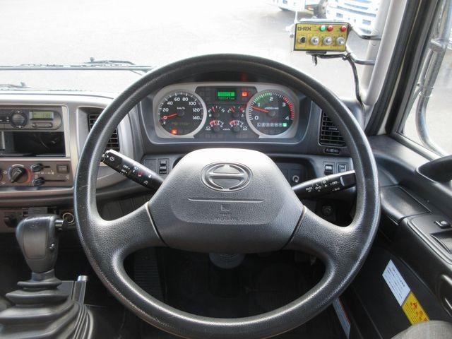 ヒノレンジャー 　上物新明和製回転板式パッカー車　容積６．４立米　汚水タンク付き　スペア吊り欠　連続切り替えスイッチ付き　緊急停止ボタン及び緊急停止スイッチ付き　オートマ　床後方鉄板２重張り（42枚目）