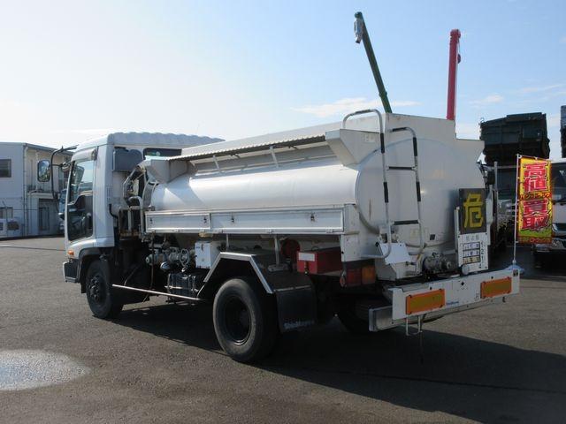 フォワード 新明和製石油ローリー 消防書類完備 マンホール蓋3個 給油ホース、ホースリール、給油ガン付き 4KL 上物年式(同年式)2011年10月 類別第4類 品名第2石油類、第3石油類、灯油、軽油、重油(2枚目)