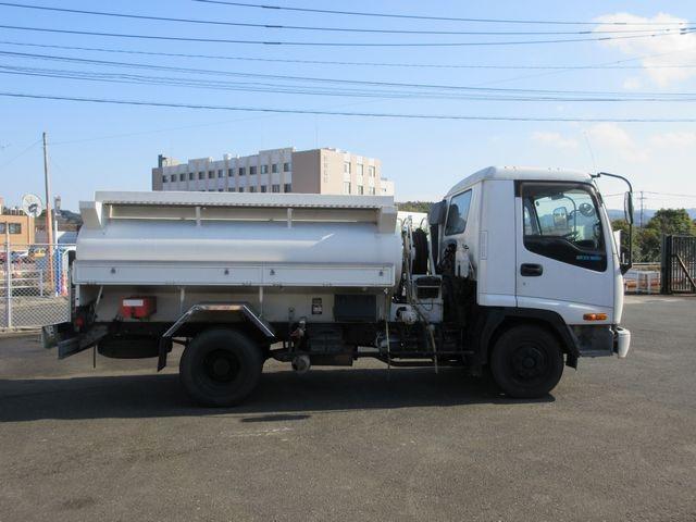 フォワード 新明和製石油ローリー 消防書類完備 マンホール蓋3個 給油ホース、ホースリール、給油ガン付き 4KL 上物年式(同年式)2011年10月 類別第4類 品名第2石油類、第3石油類、灯油、軽油、重油(10枚目)