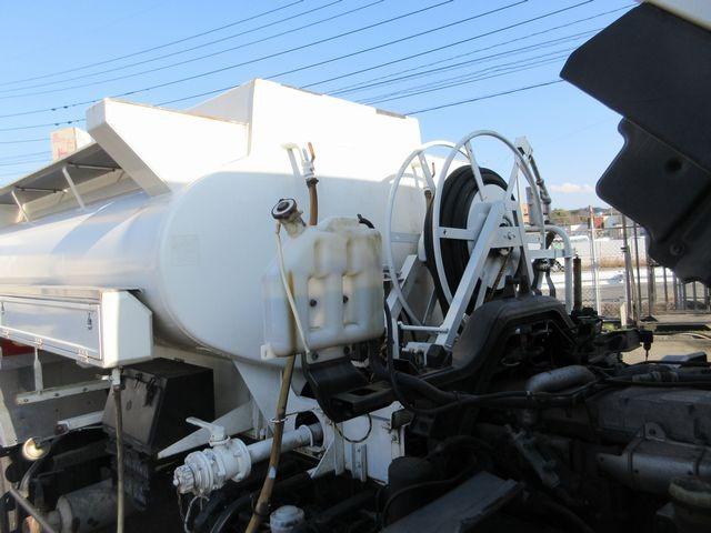 フォワード 新明和製石油ローリー 消防書類完備 マンホール蓋3個 給油ホース、ホースリール、給油ガン付き 4KL 上物年式(同年式)2011年10月 類別第4類 品名第2石油類、第3石油類、灯油、軽油、重油(11枚目)