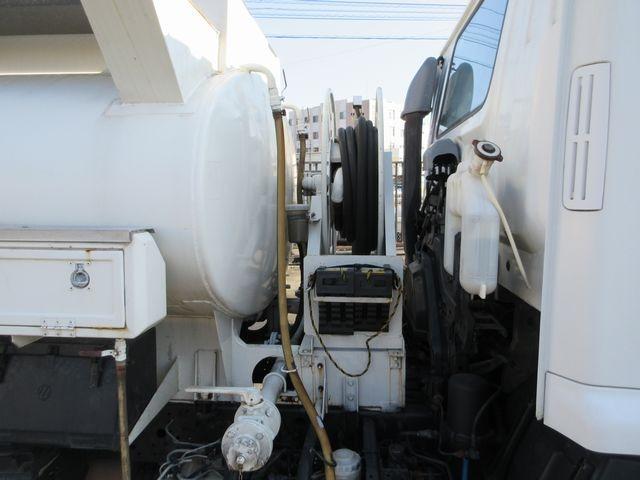 フォワード 新明和製石油ローリー 消防書類完備 マンホール蓋3個 給油ホース、ホースリール、給油ガン付き 4KL 上物年式(同年式)2011年10月 類別第4類 品名第2石油類、第3石油類、灯油、軽油、重油(14枚目)