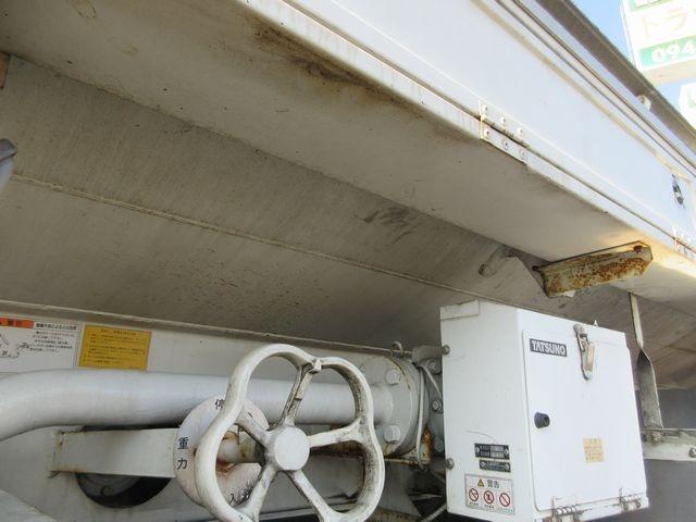 フォワード 新明和製石油ローリー 消防書類完備 マンホール蓋3個 給油ホース、ホースリール、給油ガン付き 4KL 上物年式(同年式)2011年10月 類別第4類 品名第2石油類、第3石油類、灯油、軽油、重油(26枚目)