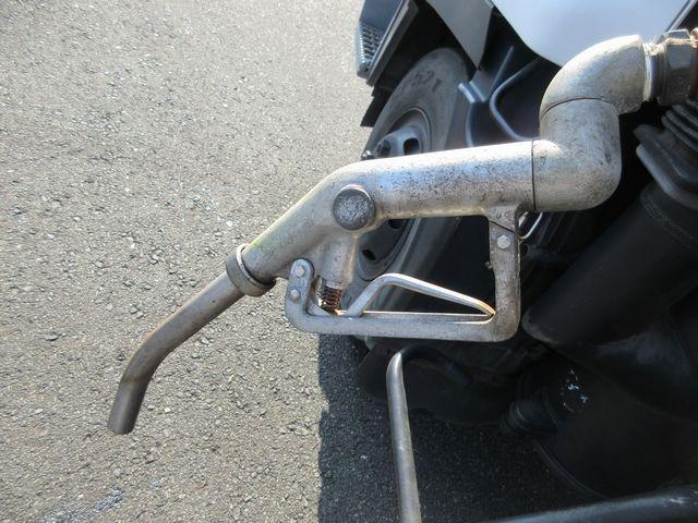 フォワード 新明和製石油ローリー 消防書類完備 マンホール蓋3個 給油ホース、ホースリール、給油ガン付き 4KL 上物年式(同年式)2011年10月 類別第4類 品名第2石油類、第3石油類、灯油、軽油、重油(27枚目)