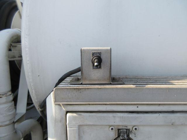 フォワード 新明和製石油ローリー 消防書類完備 マンホール蓋3個 給油ホース、ホースリール、給油ガン付き 4KL 上物年式(同年式)2011年10月 類別第4類 品名第2石油類、第3石油類、灯油、軽油、重油(29枚目)