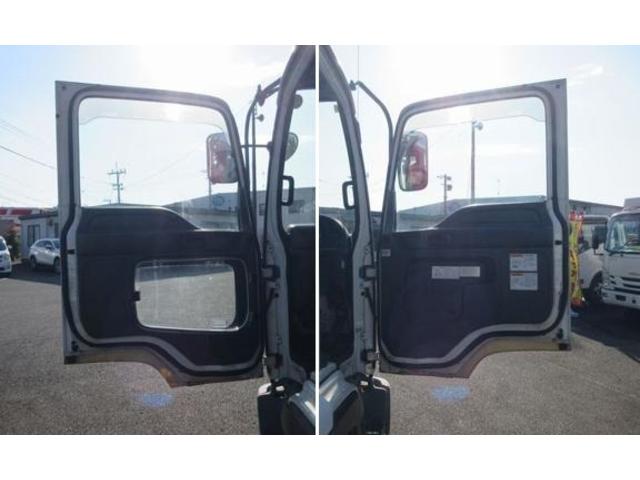 フォワード 新明和製石油ローリー 消防書類完備 マンホール蓋3個 給油ホース、ホースリール、給油ガン付き 4KL 上物年式(同年式)2011年10月 類別第4類 品名第2石油類、第3石油類、灯油、軽油、重油(40枚目)