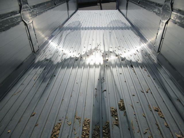 ギガ 　チップ運搬車　スライドデッキ　２５ｔ　リアダンパー付き　４００ＰＳ　喜多村製ボデー（２０１５年６月製造）新明和製スライドデッキ（製造年２０１５年５月）（17枚目）