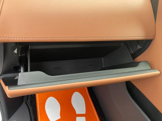 ヴェルファイア Z プレミア 登録済未使用車/ターボ8AT/ユニバーサルS/後席モニター/純正ナビ・TV/パノラミックビュー/ムーンルーフ/両側電動スライド/Pバックドア/Dインナーミラー/HUD/BSM/シートベンチレーション/(66枚目)