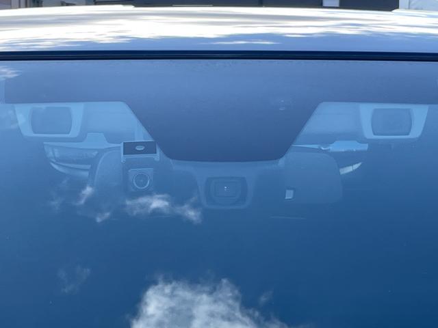 �t�����g���̃J�����ƃ��[�_�[�őO���̎ԗ������m���������̎��ɂ����S�ł���