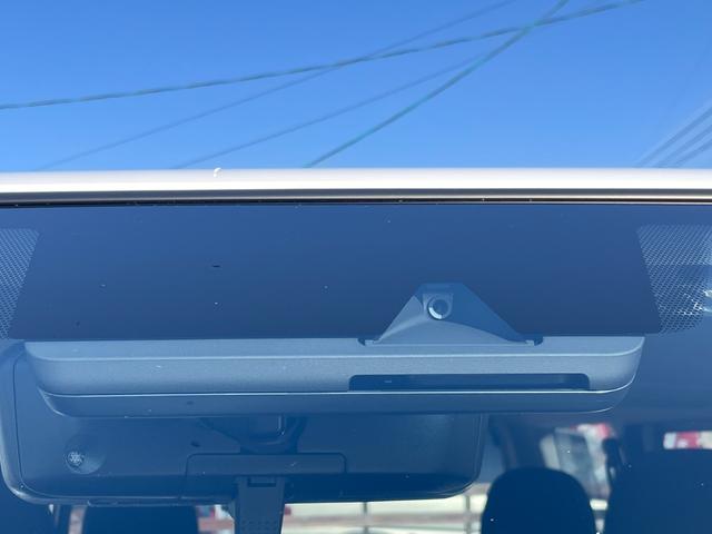 �t�����g���̃J�����ƃ��[�_�[�őO���̎ԗ������m���������̎��ɂ����S�ł���