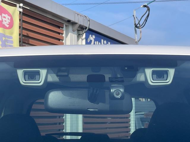 �t�����g���̃J�����ƃ��[�_�[�őO���̎ԗ������m���������̎��ɂ����S�ł���