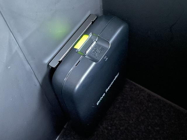 �h���C�u���R�[�_�[�̋@�B�����̓O���[�u�{�b�N�X�̒��ɂ���܂����t�����g�K���X���X�b�L�����܂���