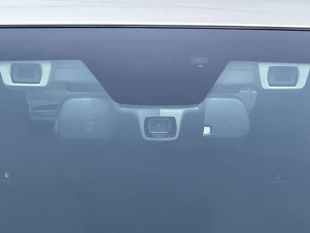 �t�����g���̃J�����ƃ��[�_�[�őO���̎ԗ������m���������̎��ɂ����S�ł���