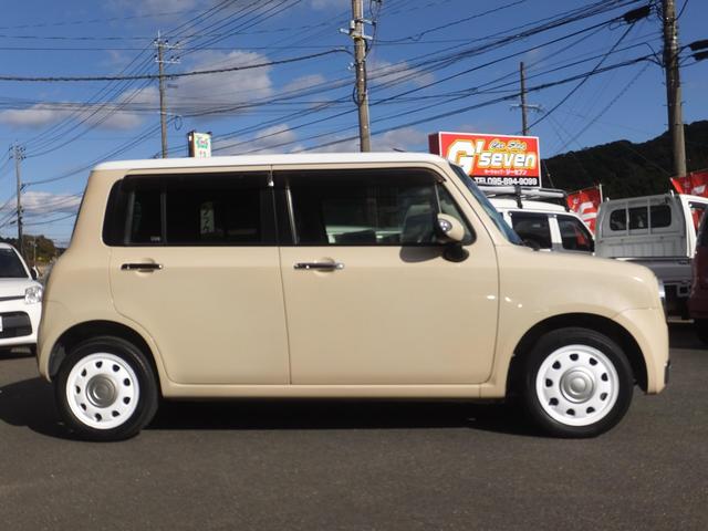 アルトラパンショコラ Ｘ　純正ナビ／ワンセグＴＶ／バックカメラ／純正レザー調シート／スマートキー／プッシュスタート／禁煙車／整備手帳／取扱説明書（5枚目）