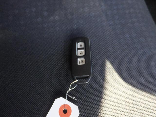 Ｎ－ＢＯＸカスタム Ｇ　ＳＳパッケージ　純正アルミホイル・純正エアロ・純正ナビ／テレビ・バックカメラ・ＥＴＣ・電動スライドドア・シートヒーター・ミュージックプレイヤー接続・フロントフォグランプ（21枚目）