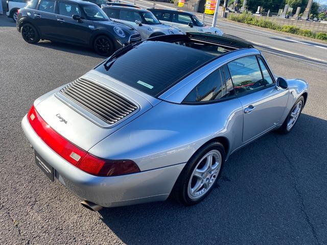 ９１１ ９１１カレラ　タルガ　ティプトロニックＳ／ＭＩＺＷＡ正規輸入車／後期型バリオラムＥＧ／屋内保管車／取説・整備手帳／純正キー２本／キーレス２本／禁煙車／リトロニック／電動黒革シート／屋内保管車（16枚目）