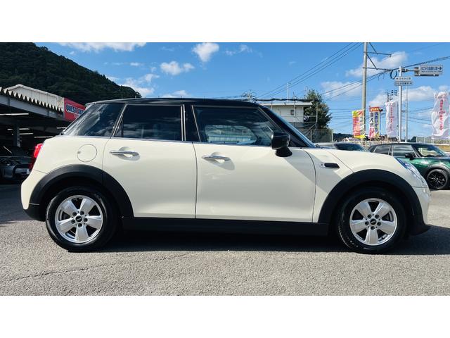 ＭＩＮＩ クーパーＤ　禁煙車／インテリジェントセーフティ／パーキングアシスト／純正ＨＤＤナビ／バックカメラ前後ソナー／コンフォートアクセス／タッチパネル／Ｂｌｕｅｔｏｏｔｈ／ユニオンジャックテール／Ｒ５面スモーク／クルコン（6枚目）