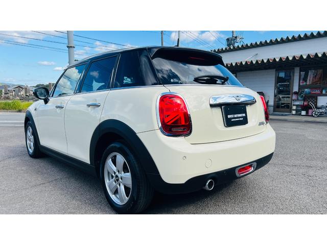 ＭＩＮＩ クーパーＤ　禁煙車／インテリジェントセーフティ／パーキングアシスト／純正ＨＤＤナビ／バックカメラ前後ソナー／コンフォートアクセス／タッチパネル／Ｂｌｕｅｔｏｏｔｈ／ユニオンジャックテール／Ｒ５面スモーク／クルコン（12枚目）