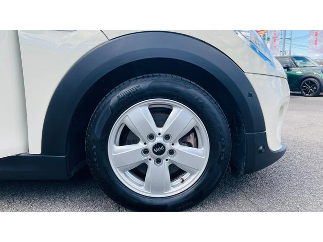 ＭＩＮＩ クーパーＤ　禁煙車／インテリジェントセーフティ／パーキングアシスト／純正ＨＤＤナビ／バックカメラ前後ソナー／コンフォートアクセス／タッチパネル／Ｂｌｕｅｔｏｏｔｈ／ユニオンジャックテール／Ｒ５面スモーク／クルコン（18枚目）