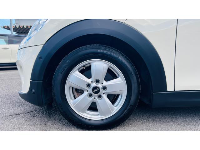 ＭＩＮＩ クーパーＤ　禁煙車／インテリジェントセーフティ／パーキングアシスト／純正ＨＤＤナビ／バックカメラ前後ソナー／コンフォートアクセス／タッチパネル／Ｂｌｕｅｔｏｏｔｈ／ユニオンジャックテール／Ｒ５面スモーク／クルコン（19枚目）