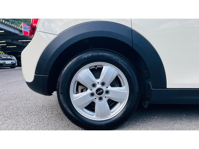 ＭＩＮＩ クーパーＤ　禁煙車／インテリジェントセーフティ／パーキングアシスト／純正ＨＤＤナビ／バックカメラ前後ソナー／コンフォートアクセス／タッチパネル／Ｂｌｕｅｔｏｏｔｈ／ユニオンジャックテール／Ｒ５面スモーク／クルコン（20枚目）