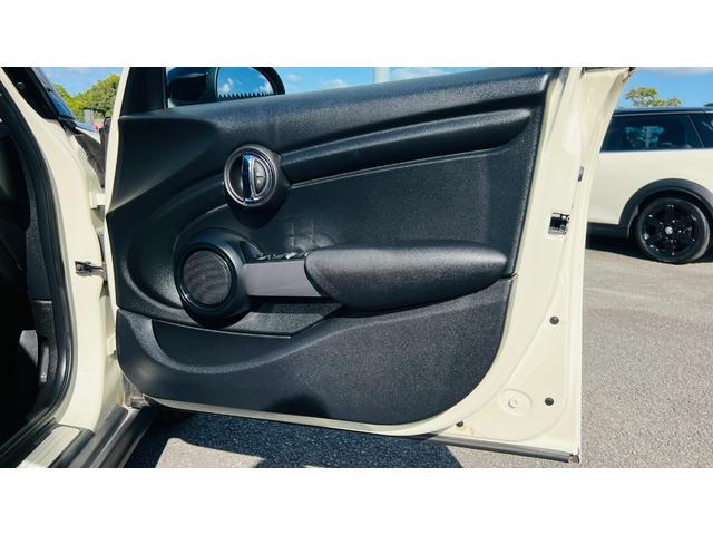 ＭＩＮＩ クーパーＤ　禁煙車／インテリジェントセーフティ／パーキングアシスト／純正ＨＤＤナビ／バックカメラ前後ソナー／コンフォートアクセス／タッチパネル／Ｂｌｕｅｔｏｏｔｈ／ユニオンジャックテール／Ｒ５面スモーク／クルコン（29枚目）