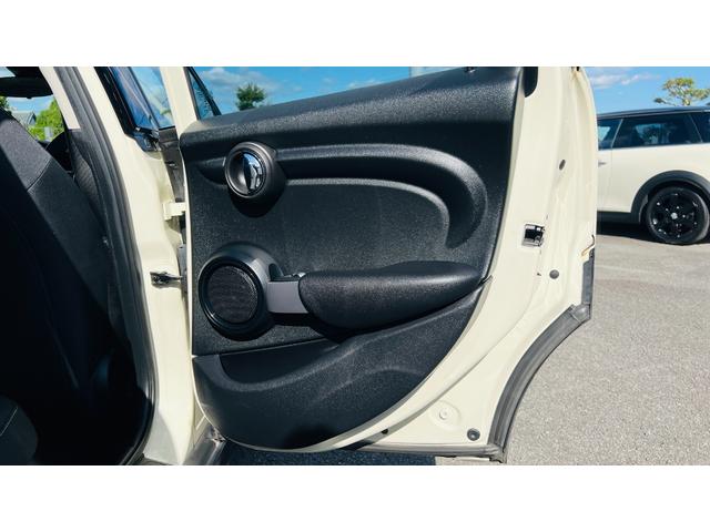 ＭＩＮＩ クーパーＤ　禁煙車／インテリジェントセーフティ／パーキングアシスト／純正ＨＤＤナビ／バックカメラ前後ソナー／コンフォートアクセス／タッチパネル／Ｂｌｕｅｔｏｏｔｈ／ユニオンジャックテール／Ｒ５面スモーク／クルコン（31枚目）