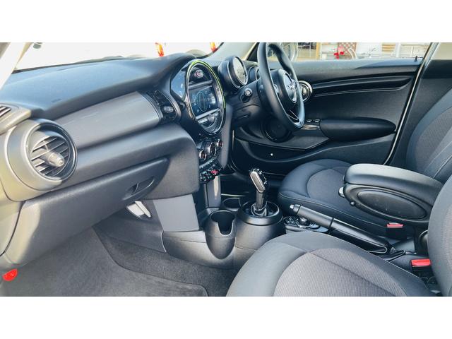 ＭＩＮＩ クーパーＤ　禁煙車／インテリジェントセーフティ／パーキングアシスト／純正ＨＤＤナビ／バックカメラ前後ソナー／コンフォートアクセス／タッチパネル／Ｂｌｕｅｔｏｏｔｈ／ユニオンジャックテール／Ｒ５面スモーク／クルコン（41枚目）