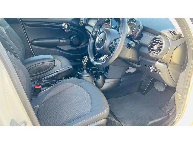 ＭＩＮＩ クーパーＤ　禁煙車／インテリジェントセーフティ／パーキングアシスト／純正ＨＤＤナビ／バックカメラ前後ソナー／コンフォートアクセス／タッチパネル／Ｂｌｕｅｔｏｏｔｈ／ユニオンジャックテール／Ｒ５面スモーク／クルコン（42枚目）