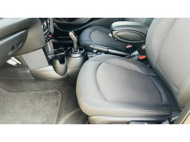 ＭＩＮＩ クーパーＤ　禁煙車／インテリジェントセーフティ／パーキングアシスト／純正ＨＤＤナビ／バックカメラ前後ソナー／コンフォートアクセス／タッチパネル／Ｂｌｕｅｔｏｏｔｈ／ユニオンジャックテール／Ｒ５面スモーク／クルコン（45枚目）