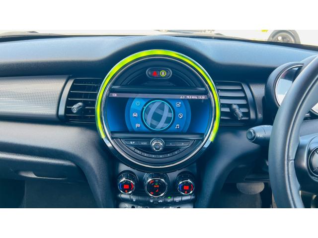 ＭＩＮＩ クーパーＤ　禁煙車／インテリジェントセーフティ／パーキングアシスト／純正ＨＤＤナビ／バックカメラ前後ソナー／コンフォートアクセス／タッチパネル／Ｂｌｕｅｔｏｏｔｈ／ユニオンジャックテール／Ｒ５面スモーク／クルコン（53枚目）