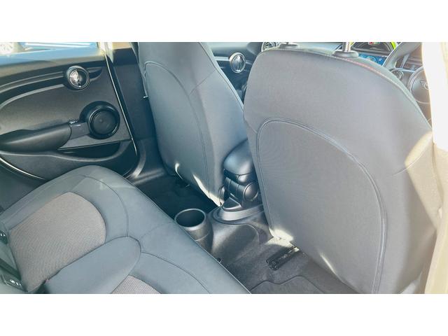 ＭＩＮＩ クーパーＤ　禁煙車／インテリジェントセーフティ／パーキングアシスト／純正ＨＤＤナビ／バックカメラ前後ソナー／コンフォートアクセス／タッチパネル／Ｂｌｕｅｔｏｏｔｈ／ユニオンジャックテール／Ｒ５面スモーク／クルコン（69枚目）