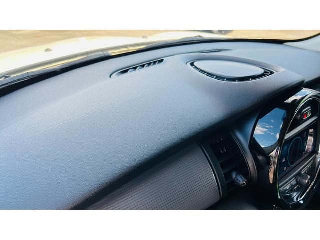 ＭＩＮＩ クーパーＤ　禁煙車／インテリジェントセーフティ／パーキングアシスト／純正ＨＤＤナビ／バックカメラ前後ソナー／コンフォートアクセス／タッチパネル／Ｂｌｕｅｔｏｏｔｈ／ユニオンジャックテール／Ｒ５面スモーク／クルコン（71枚目）