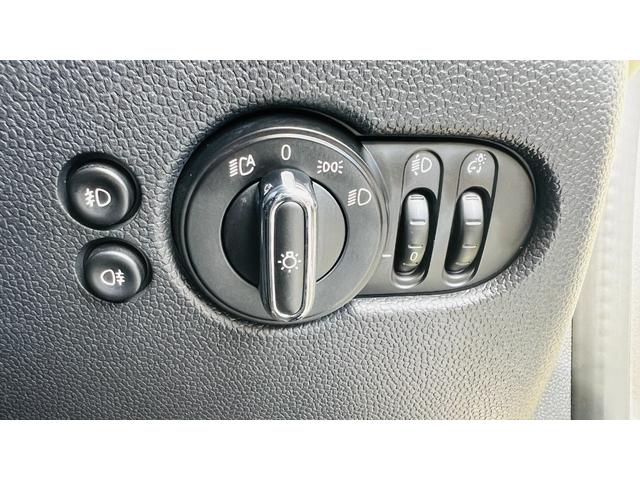 ＭＩＮＩ クーパーＤ　禁煙車／インテリジェントセーフティ／パーキングアシスト／純正ＨＤＤナビ／バックカメラ前後ソナー／コンフォートアクセス／タッチパネル／Ｂｌｕｅｔｏｏｔｈ／ユニオンジャックテール／Ｒ５面スモーク／クルコン（73枚目）
