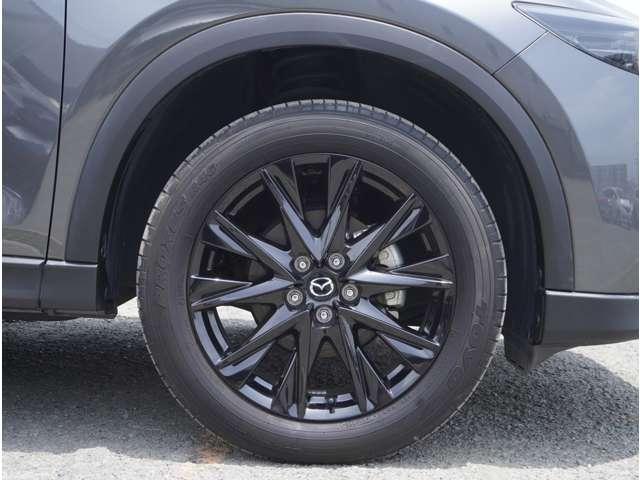 ＣＸ－５ ２．２　ＸＤ　ブラックトーンエディション　ディーゼルターボ　ナビ／全方位モニター／ＥＴＣ　３６０度カメラ　ターボ車　フルセグテレビ　ＬＥＤ　ｉ－ｓｔｏｐ　ナビＴＶ　ＰＷシート　クリアランスソナー　Ｂカメラ　ＥＴＣ　スマートキー　キーフリー　シートヒーター（12枚目）