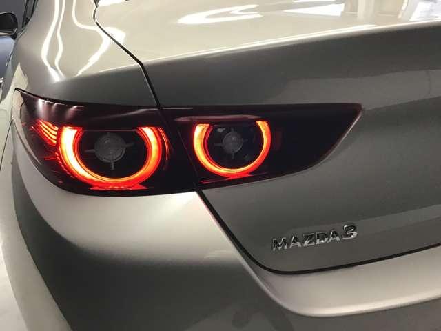 ＭＡＺＤＡ３セダン １．８　ＸＤプロアクティブ　ツーリング　セレクション　ディー　ナビ　ＣａｒＰｌａｙ対応　全方位モニタ　衝突軽　前席シートヒーター　横滑り防止装置　パワーシート　ＬＥＤヘッド　オートマチックハイビーム　ＥＴＣ　クリアランスソナー　ＤＶＤ　スマートキー　ナビＴＶ（17枚目）